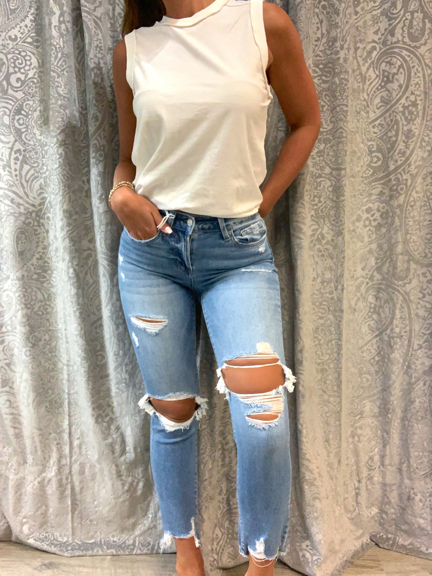 Distressed Mid Rise Ankle Straight