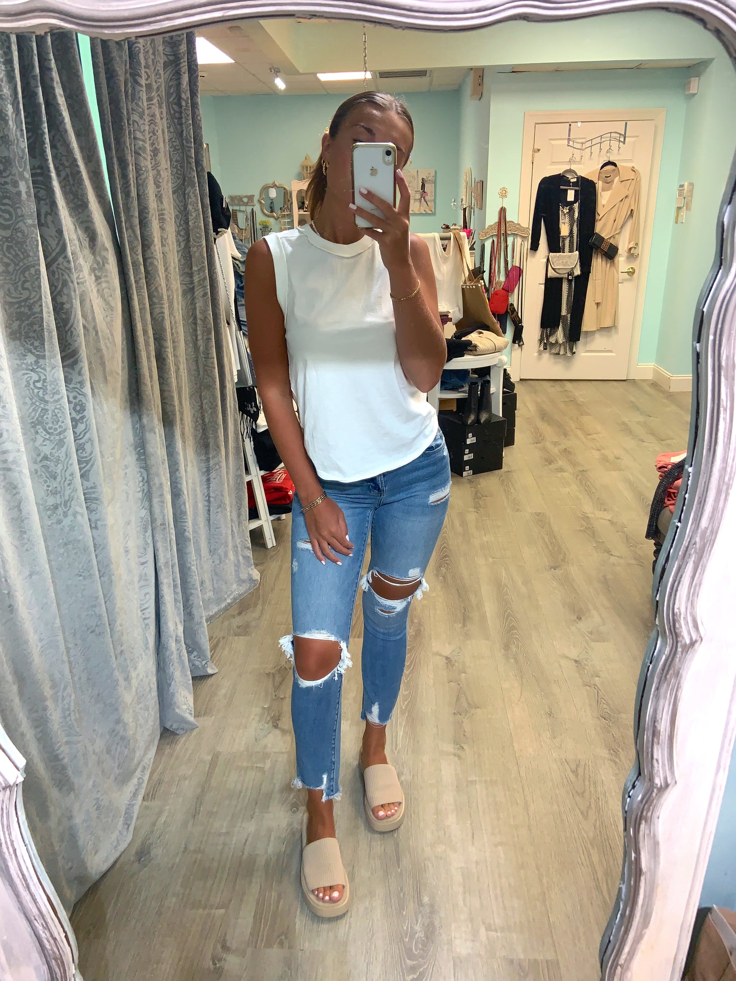 Distressed Mid Rise Ankle Straight